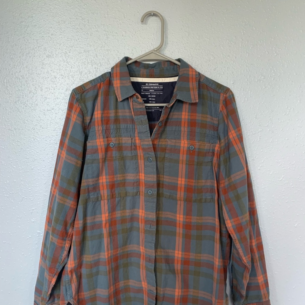 REI women’s button up shirt